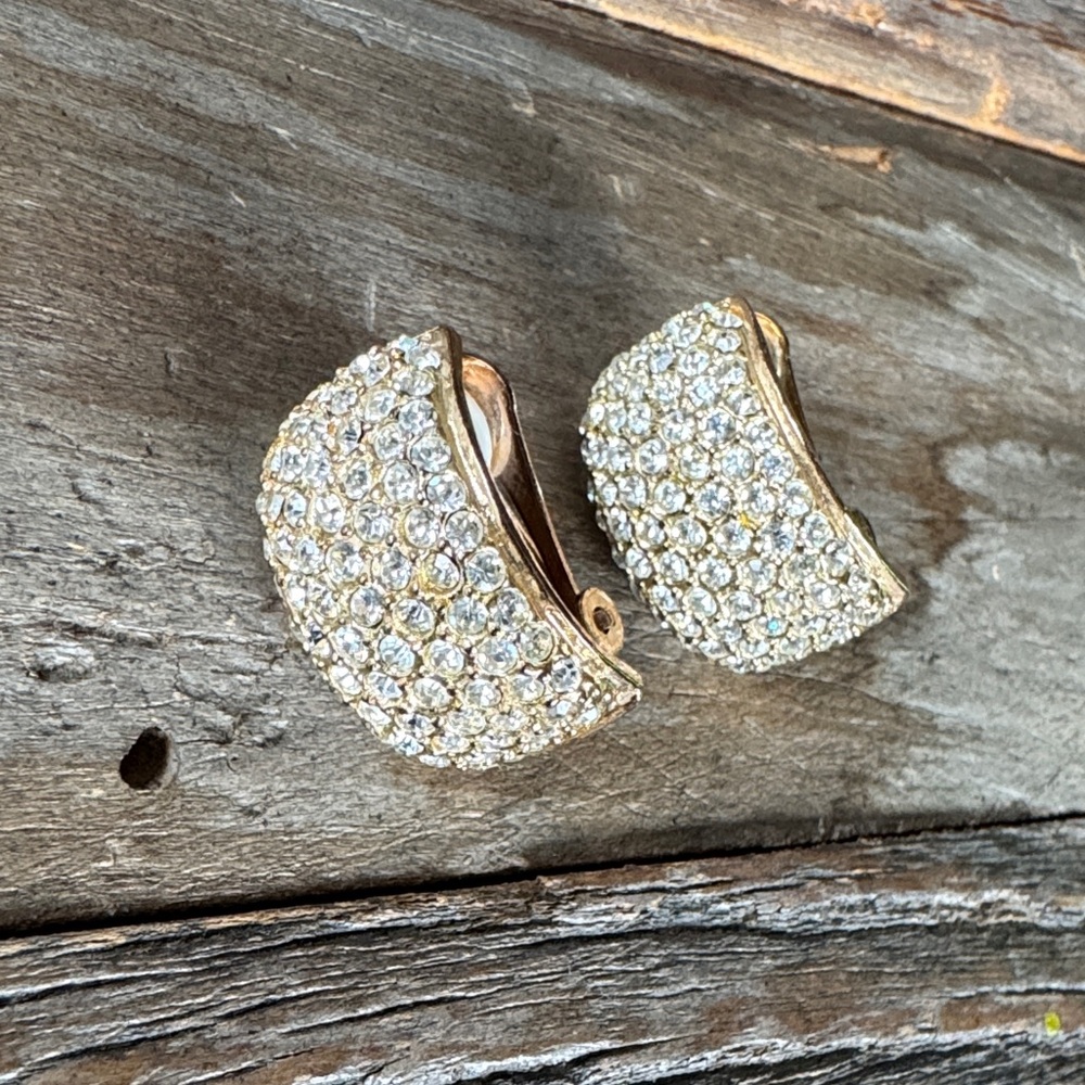Roman vintage signed gold tone pave rhinestone‎ curved clip earrings
